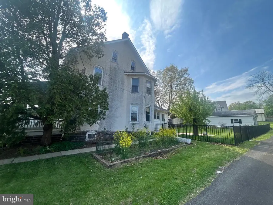 132 N 9th St, Perkasie, PA 18944 - #3