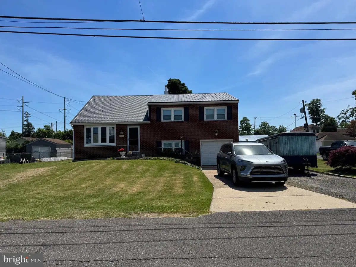 225 Park Ave, Bristol, PA 19007 - #1