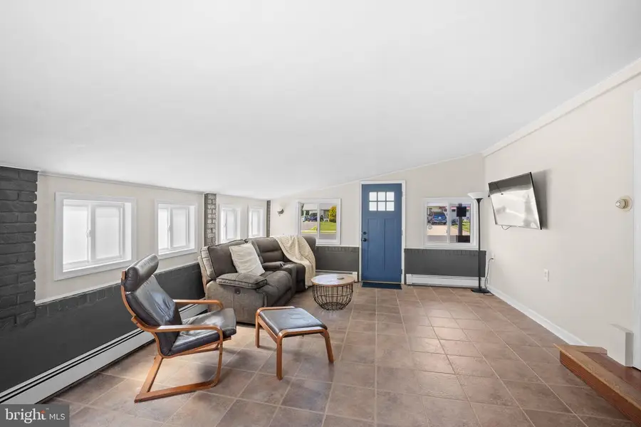 264 Goldenridge Dr, Levittown, PA 19057 - #3