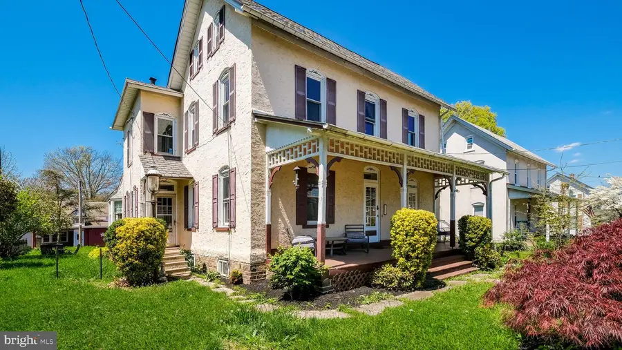 139 W Main St, Silverdale, PA 18962 - #2