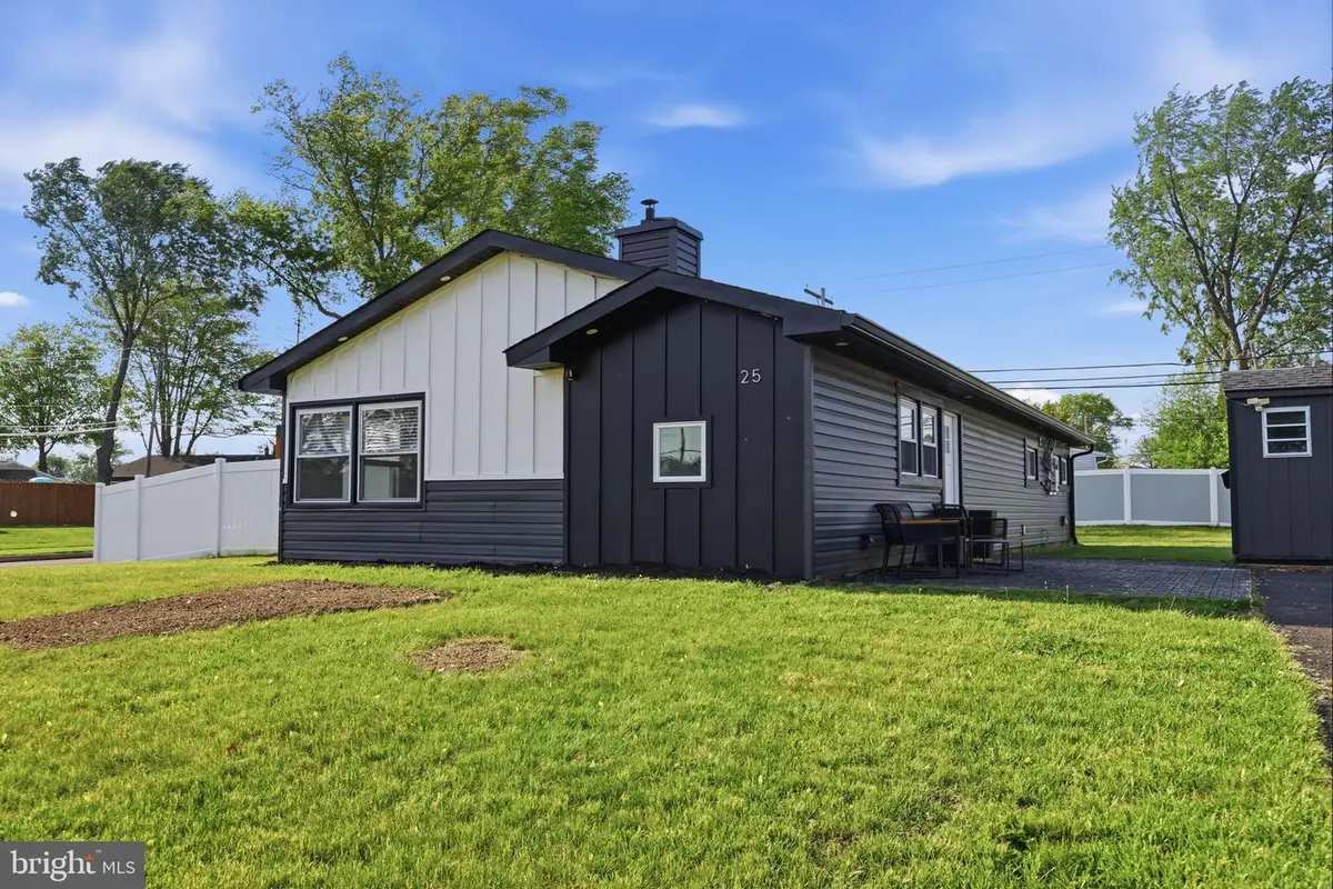 25 Gun Rd, Levittown, PA 19057 - #1