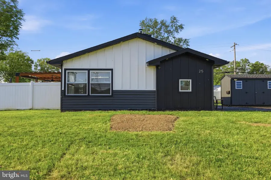 25 Gun Rd, Levittown, PA 19057 - #2