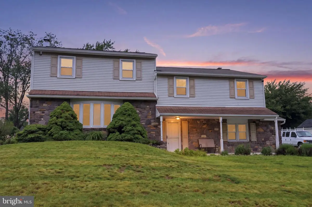 647 Middle Holland Rd, Southampton, PA 18966 - #1