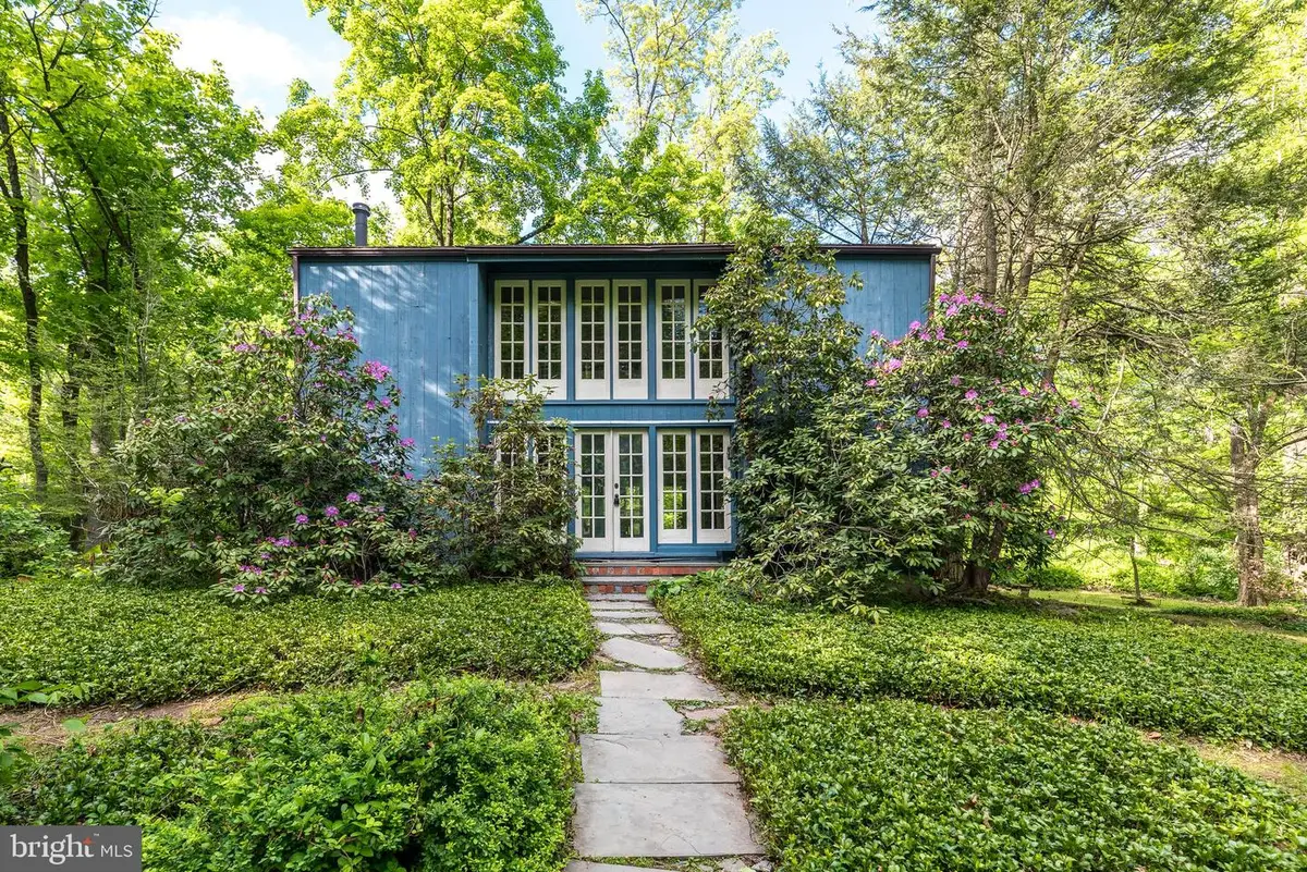 2946 N Sugan Rd, New Hope, PA 18938 - #1