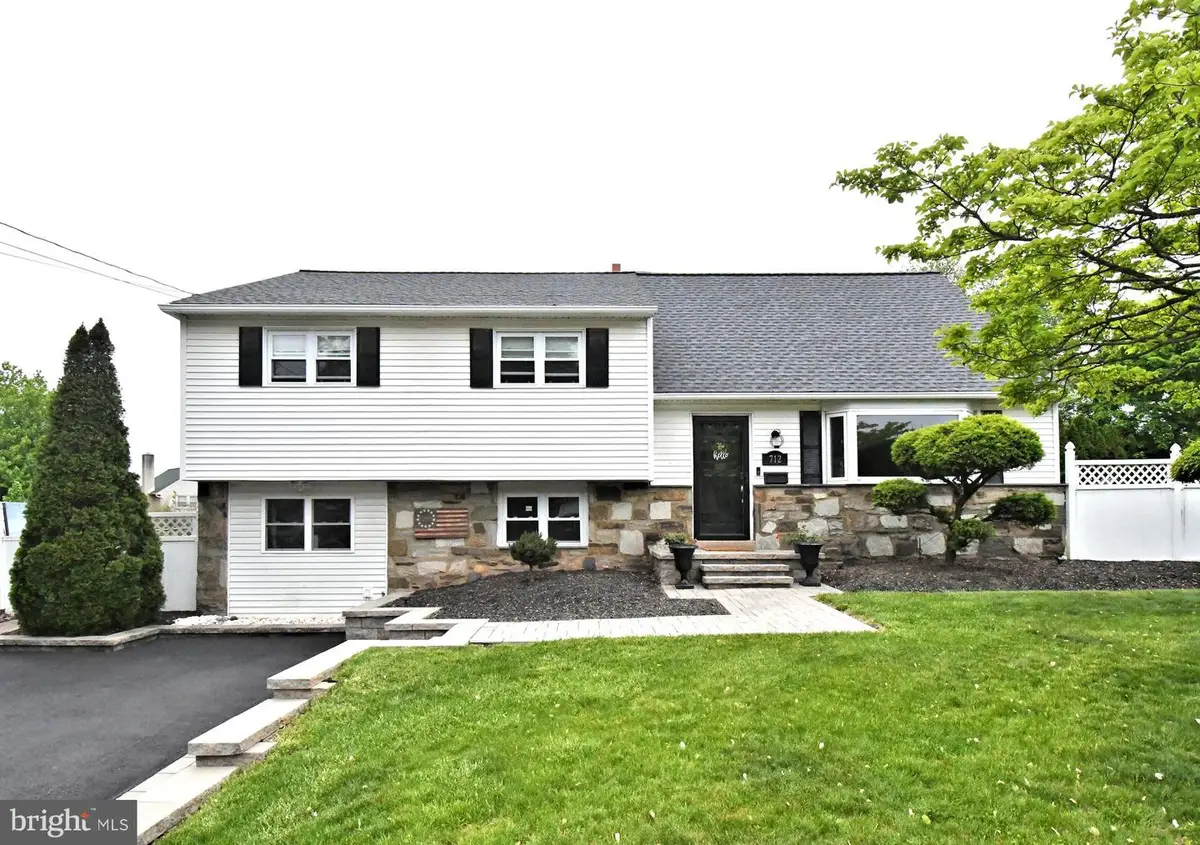 712 Ivyland Rd, Warminster, PA 18974 - #1
