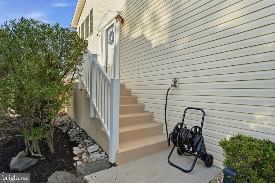 5 Chestnut Dr, Newtown, PA 18940 - #3