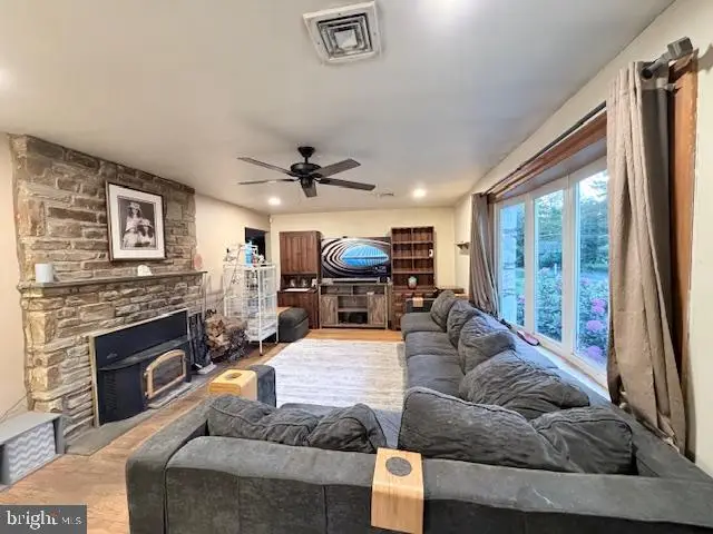 844 Brownsville Rd, Langhorne, PA 19047 - #1