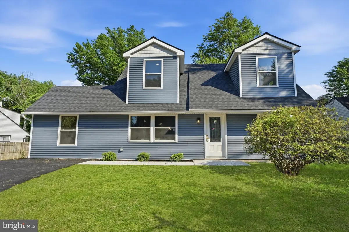 22 Peppermint Rd, Levittown, PA 19056 - #1