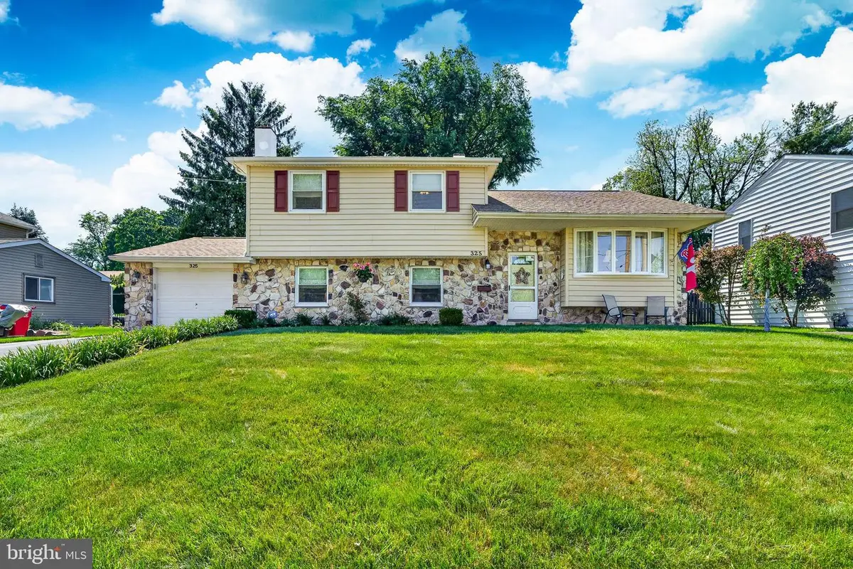 325 Acorn Dr, Warminster, PA 18974 - #1