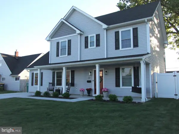 37 Narcissus Ln, LEVITTOWN, PA 19054