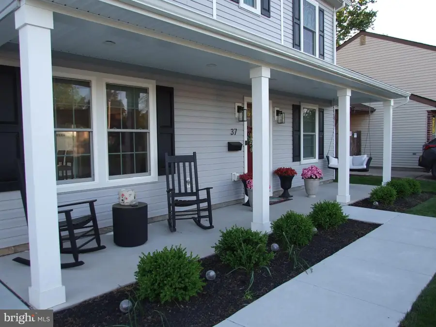37 Narcissus Ln, Levittown, PA 19054 - #3