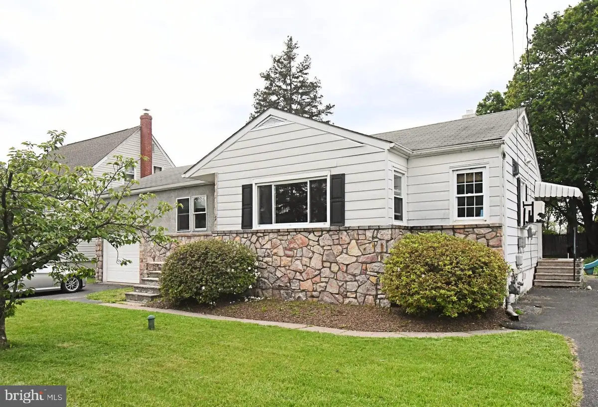 50 Trumbauersville Rd, Quakertown, PA 18951 - #1