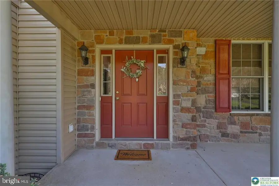 3595 Woodbyne Rd, Hellertown, PA 18055 - #3