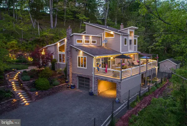272 Headquarters Rd, ERWINNA, PA 18920