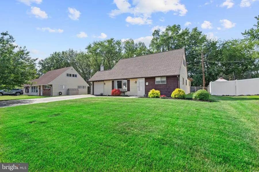 119 Harvest Rd, Levittown, PA 19056 - #2