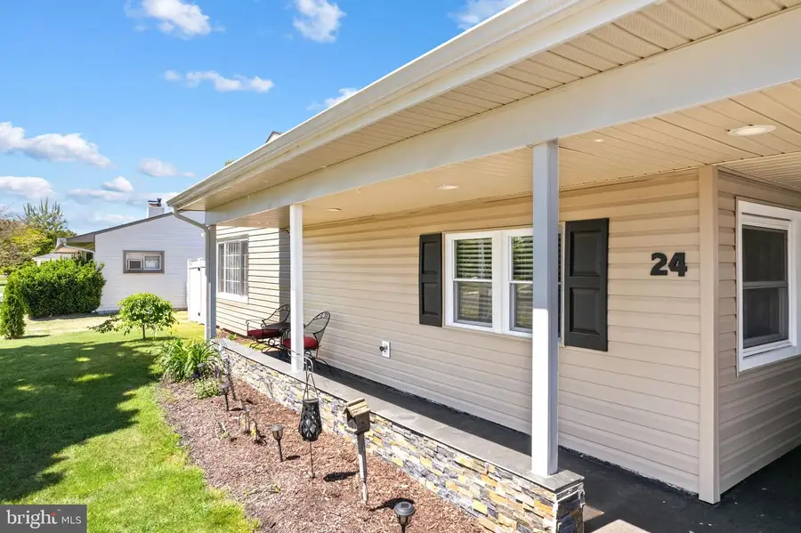 24 Garden Ln, Levittown, PA 19055 - #3
