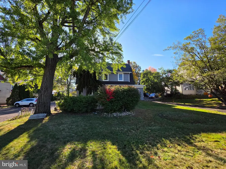 97 W Trenton Ave, Morrisville, PA 19067 - #2