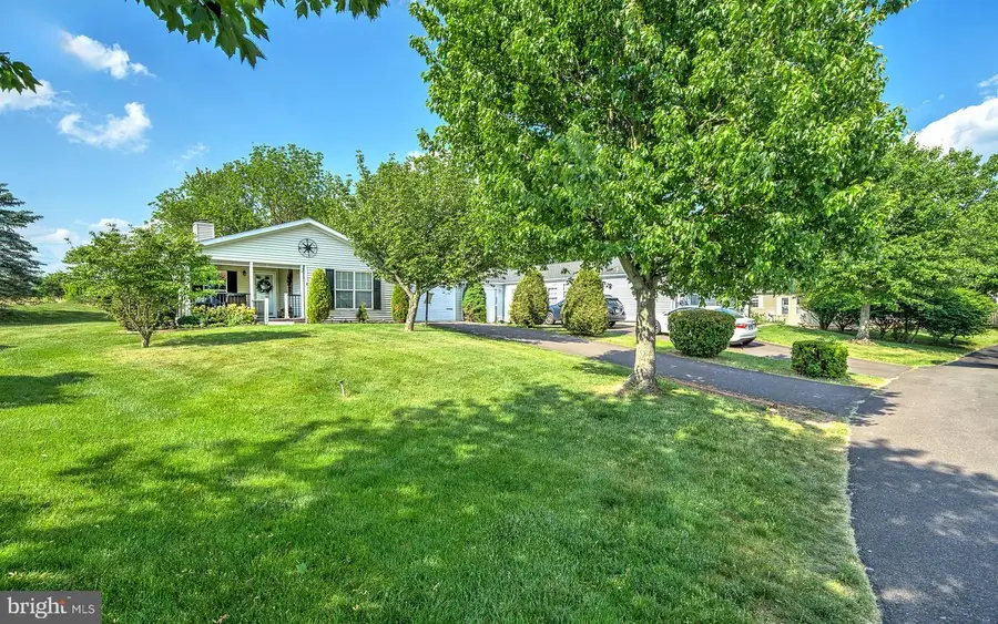 577 Bent Pine Cir, New Hope, PA 18938 - #2