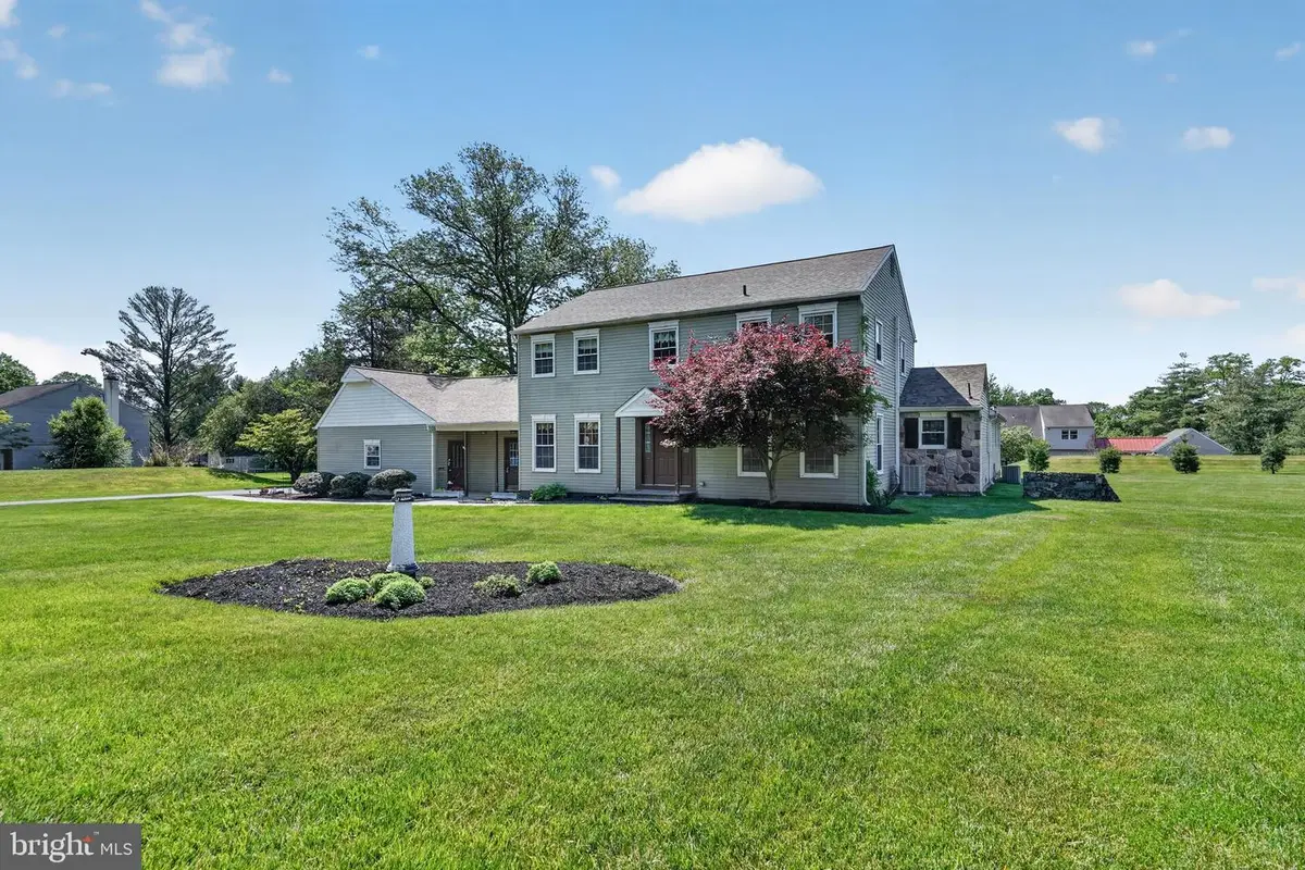 113 Glenwood Dr, Washington Crossing, PA 18977 - #1