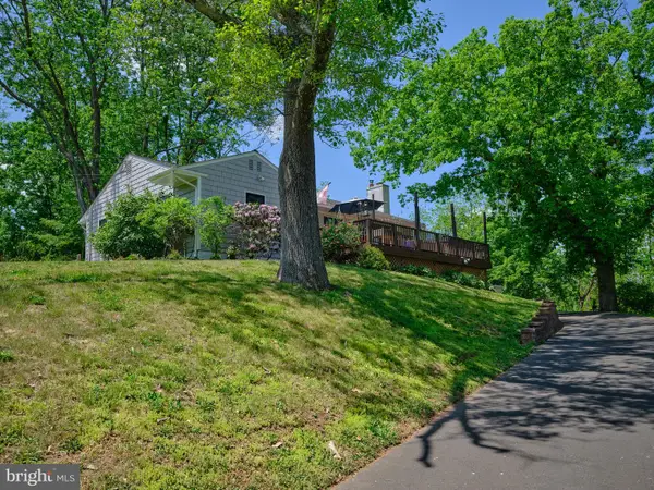 24 Walton Dr, NEW HOPE, PA 18938