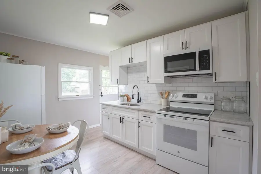 104 Elmwood Rd, Fairless Hills, PA 19030 - #3