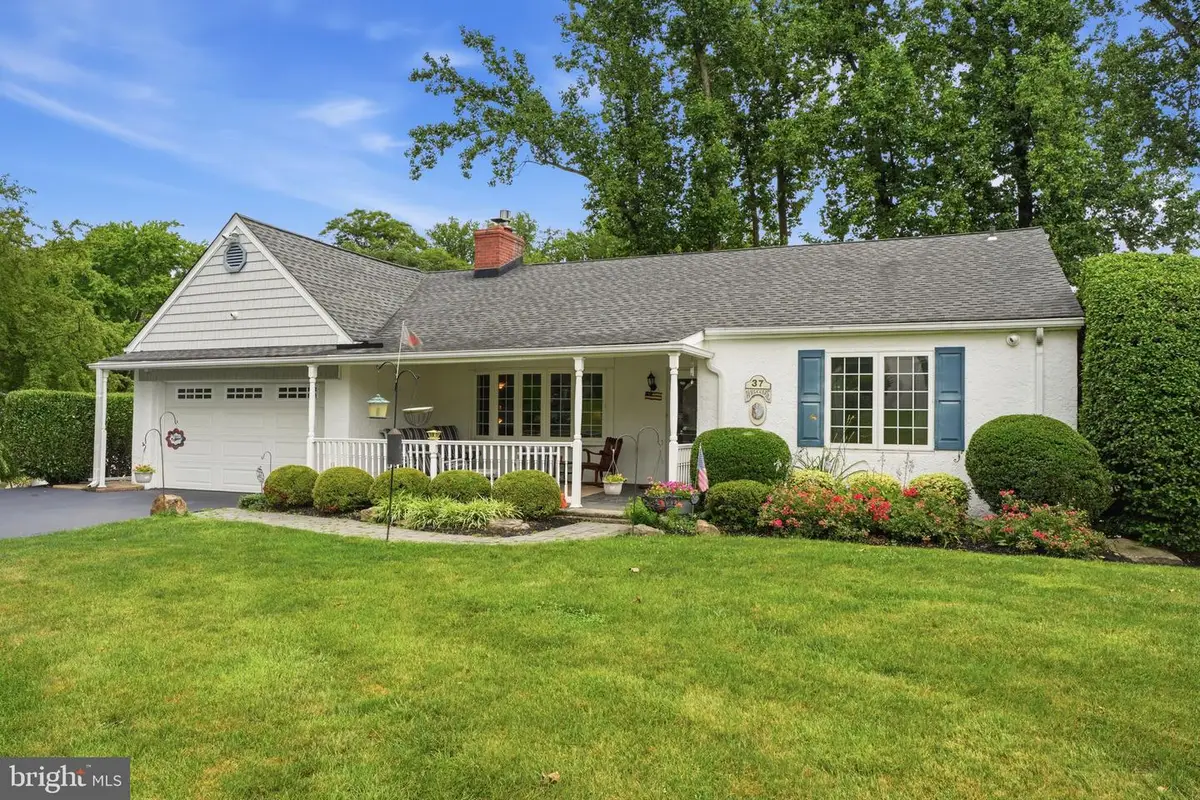 37 Brookside Dr, Feasterville Trevose, PA 19053 - #1