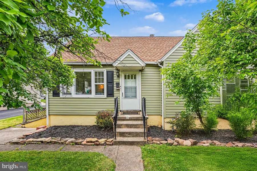 1121 W Mill St, Quakertown, PA 18951 - #2