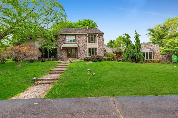 2 Three Ponds Ln, NEWTOWN, PA 18940