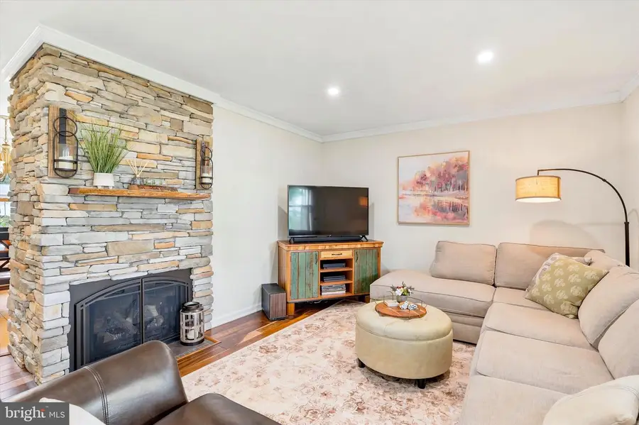 53 Birch Dr, Levittown, PA 19054 - #2