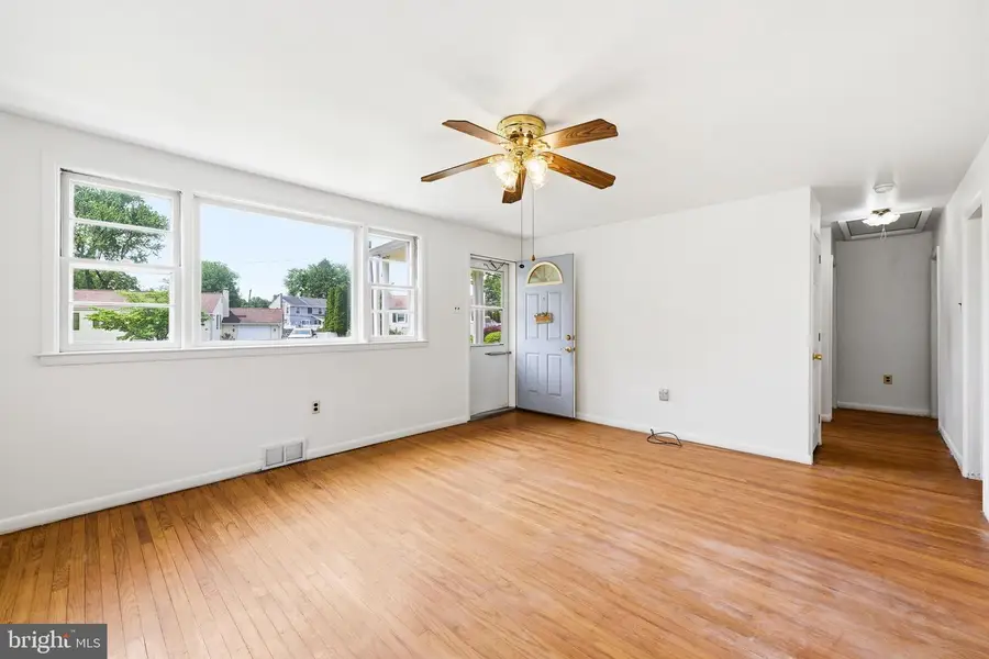 22 Mapleview Dr, Feasterville Trevose, PA 19053 - #2
