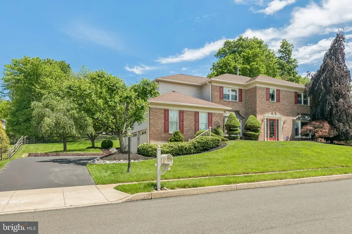 2042 Country Club Dr, Doylestown, PA 18901 - #1
