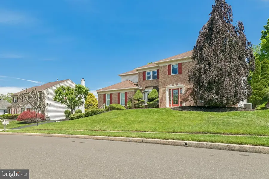 2042 Country Club Dr, Doylestown, PA 18901 - #2