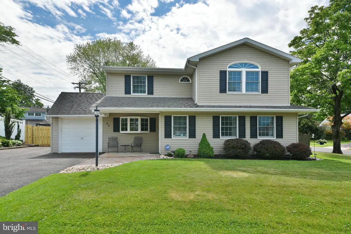 65 Hawk Rd, Levittown, PA 19056 - #1