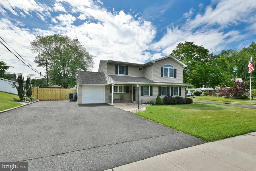 65 Hawk Rd, Levittown, PA 19056 - #2
