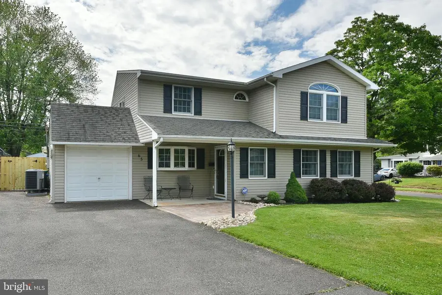 65 Hawk Rd, Levittown, PA 19056 - #3