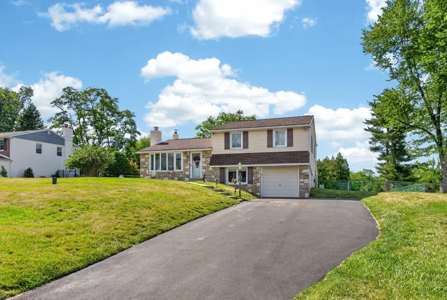 43 N Marmic Dr, Southampton, PA 18966 - #2
