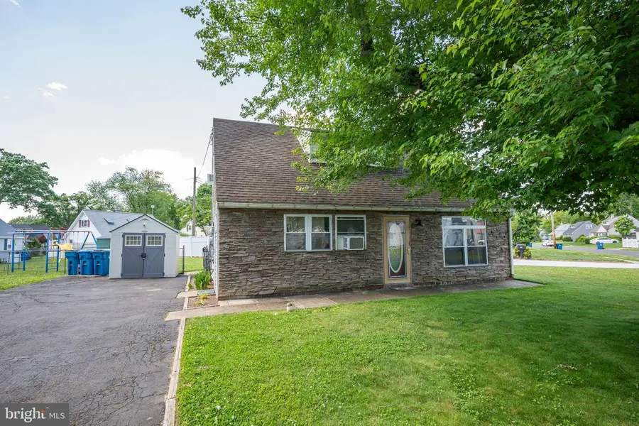 587 Arbor Rd, Morrisville, PA 19067 - #3