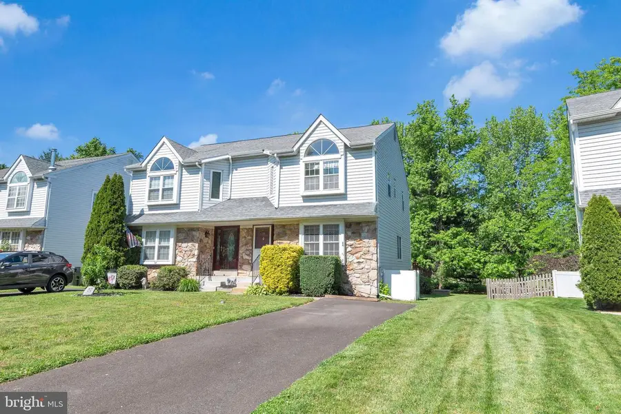 24 Pearl Dr, Doylestown, PA 18901 - #3