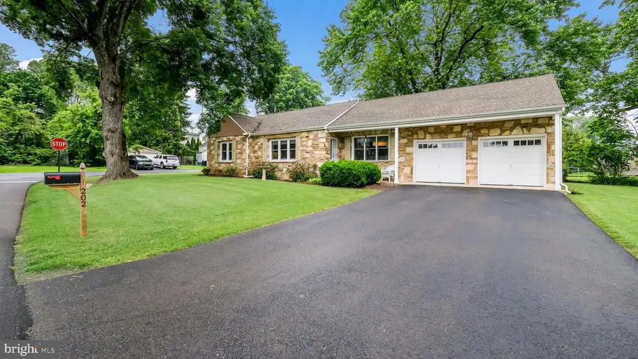 202 Front St, Feasterville Trevose, PA 19053 - #2