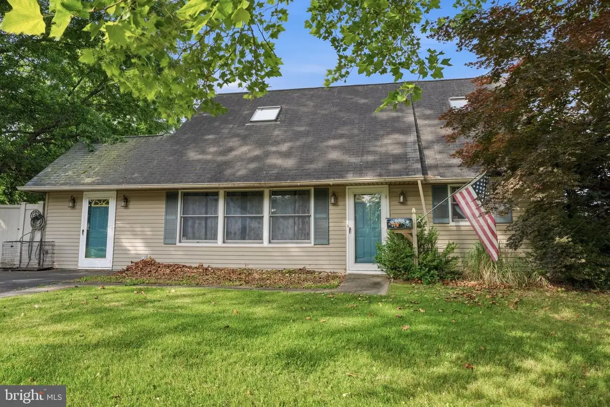 2 Quay Rd, Levittown, PA 19057 - #1