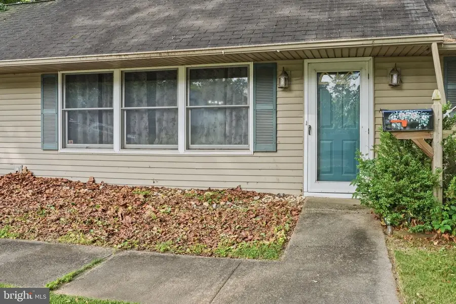 2 Quay Rd, Levittown, PA 19057 - #3