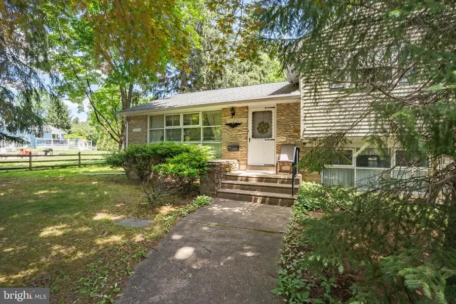 14 Lower Hilltop Rd, Yardley, PA 19067 - #2
