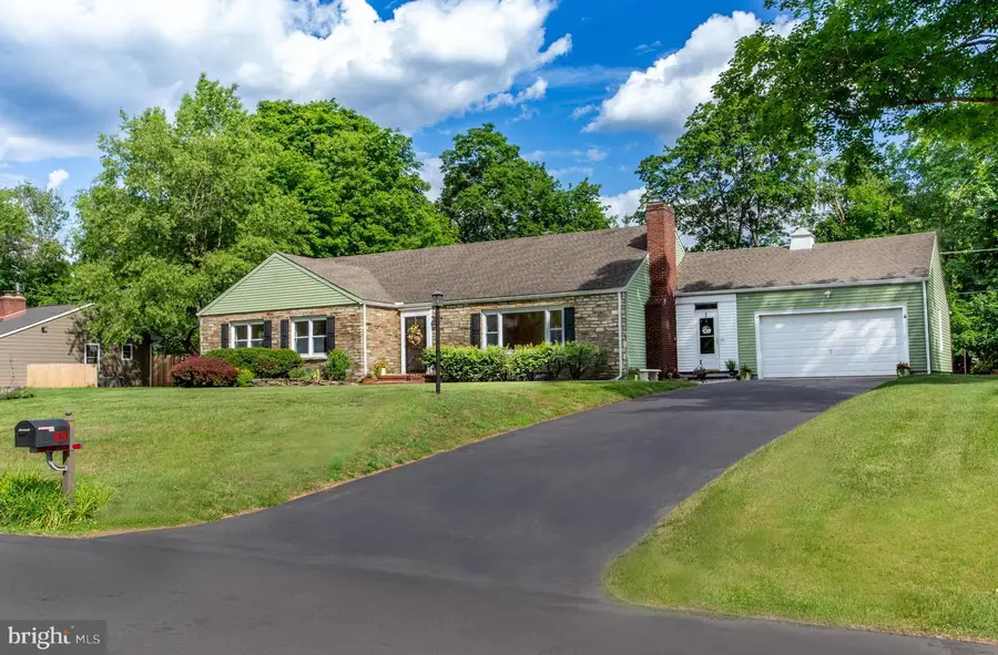 43 Glen Dr, Yardley, PA 19067 - #2