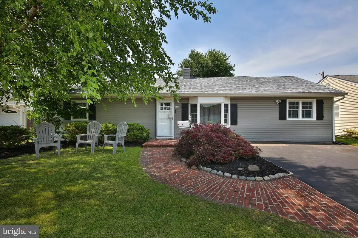 423 Chelsea Rd, Fairless Hills, PA 19030 - #1