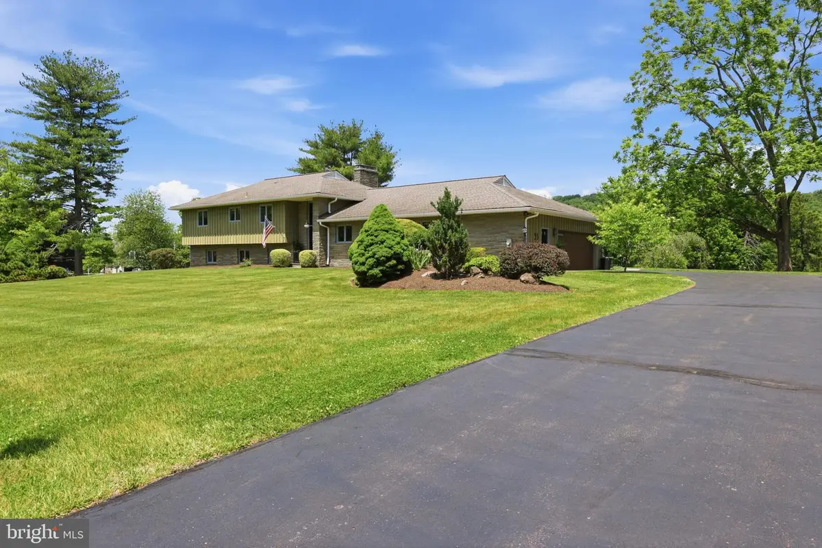 33 Woodhill Rd, Newtown, PA 18940 - #1