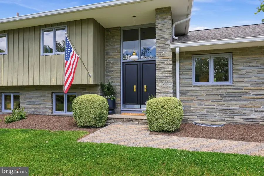 33 Woodhill Rd, Newtown, PA 18940 - #2