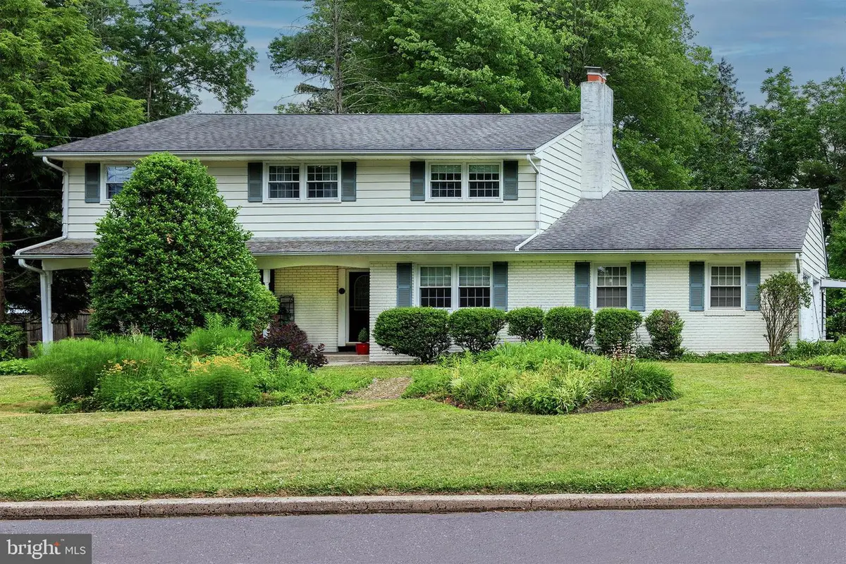 949 Queens Dr, Yardley, PA 19067 - #1