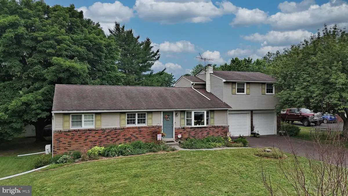 238 W Schwenkmill Rd, Perkasie, PA 18944 - #1