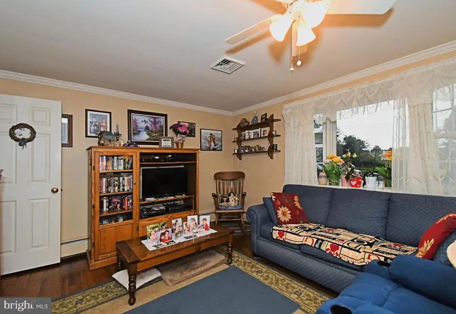 238 W Schwenkmill Rd, Perkasie, PA 18944 - #3