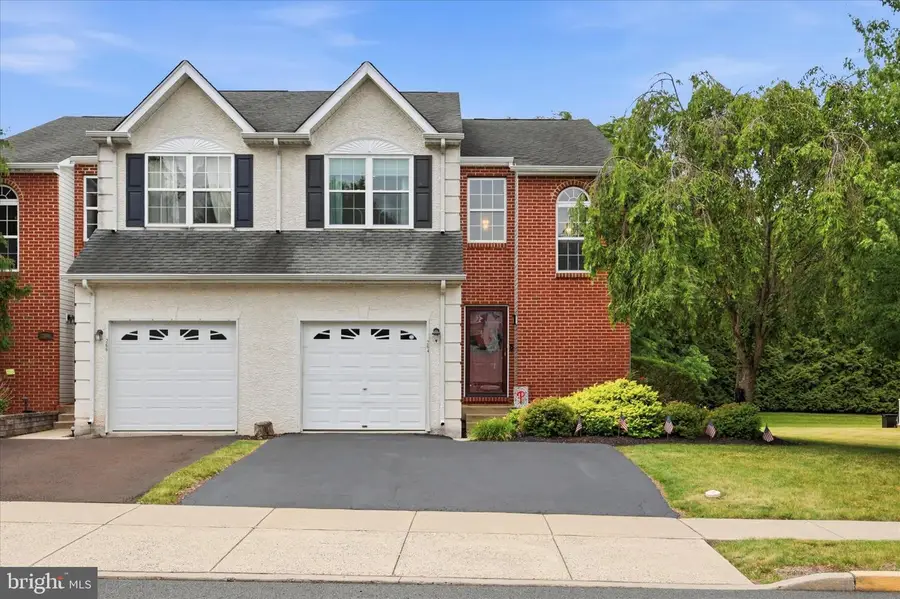264 Hampshire Dr, Sellersville, PA 18960 - #2